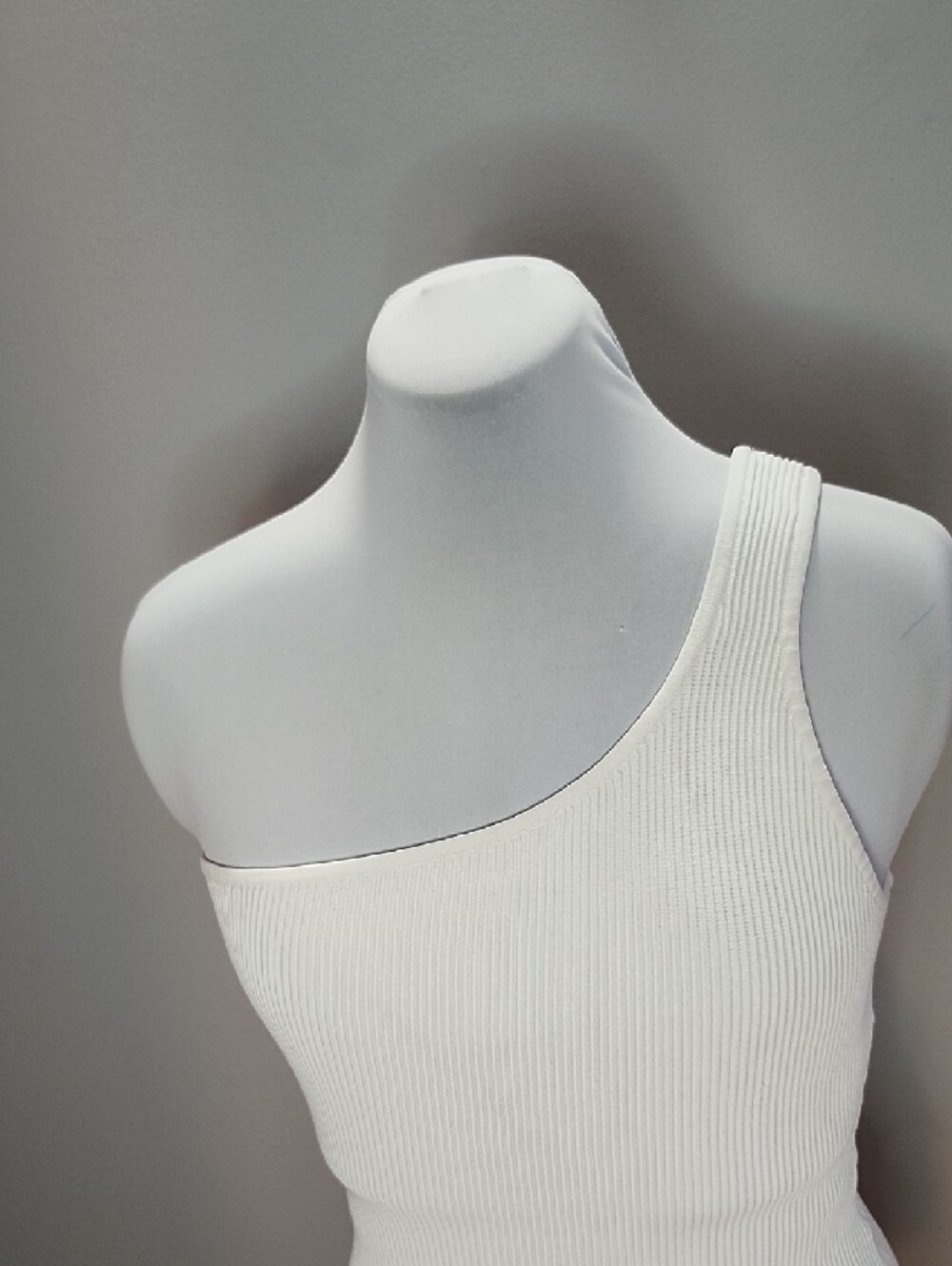 ARITZIA BABATON White Sculpt Knit One-Shoulder Ribbed Crop Top - Picture 4 of 14